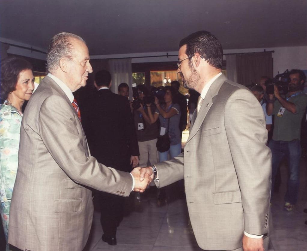 Dr. Alfonso F. Algora junto a S.M. el Rey Juan Carlos I y S.M. la Reina Sofía de España