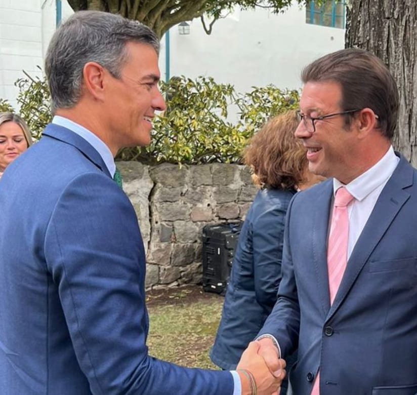 Dr. Alfonso F. Algora junto a Pedro Sánchez, presidente del Gobierno de España